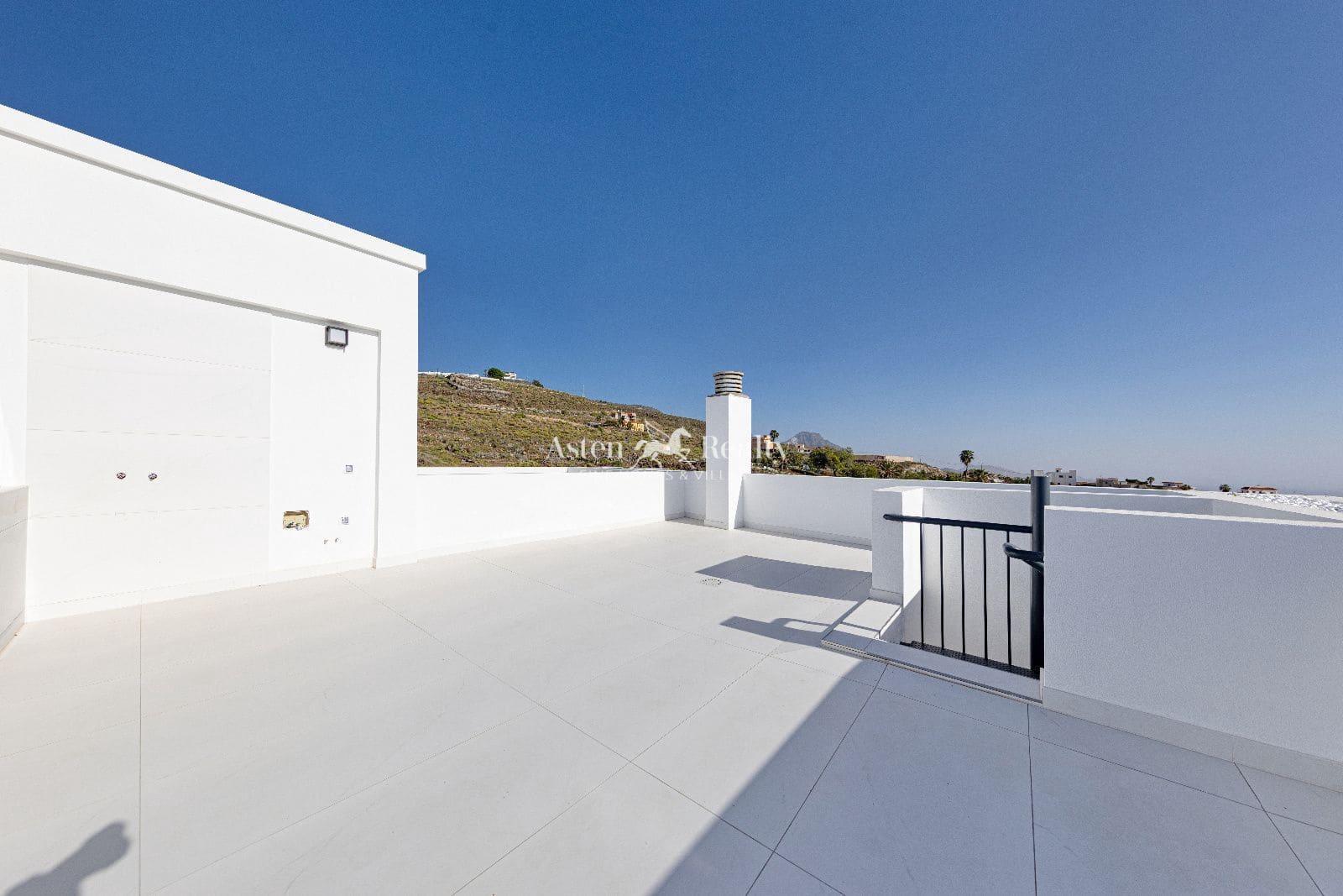 2 bedroom Flat for sale in Tijoco Bajo with garage - € 349,500 (Ref: 9631460)