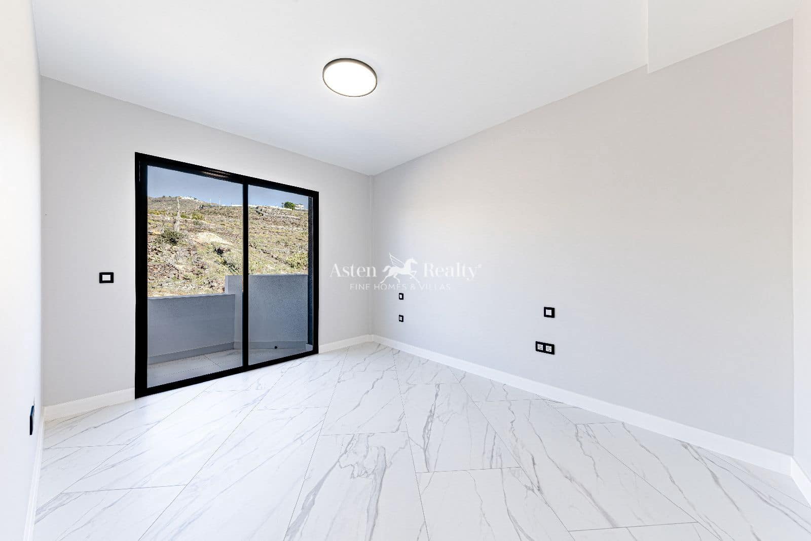 2 bedroom Flat for sale in Tijoco Bajo with garage - € 349,500 (Ref: 9631460)