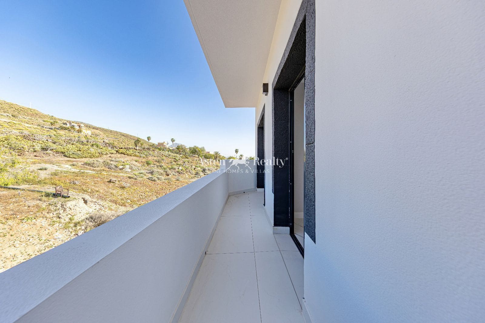 2 bedroom Flat for sale in Tijoco Bajo with garage - € 349,500 (Ref: 9631460)