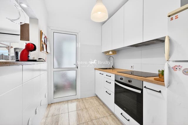 Piso de 2 habitaciones en Callao Salvaje, Adeje en venta con piscina garaje - 300.000 € (Ref: 9632791)