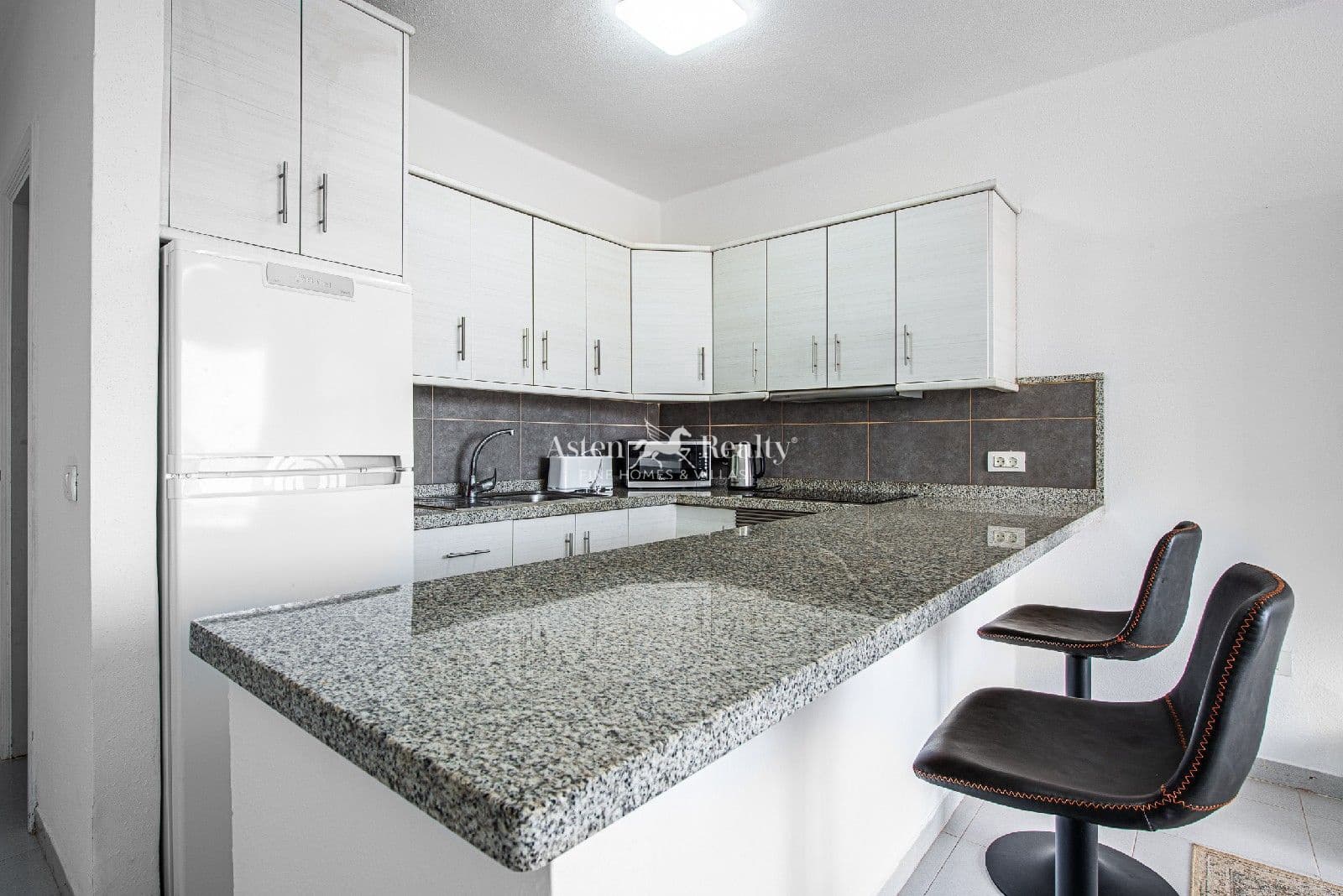 1 bedroom Flat for sale in Costa Adeje with pool - € 305,000 (Ref: 9635125)