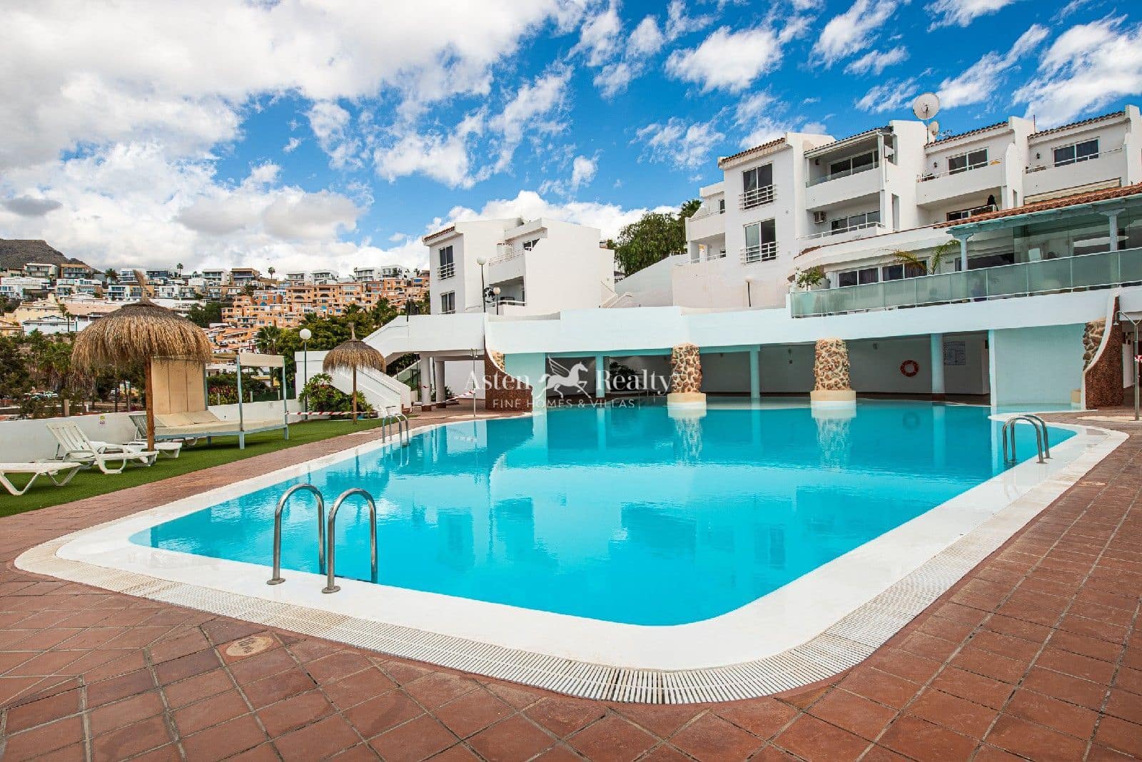 1 bedroom Flat for sale in Costa Adeje with pool - € 305,000 (Ref: 9635125)