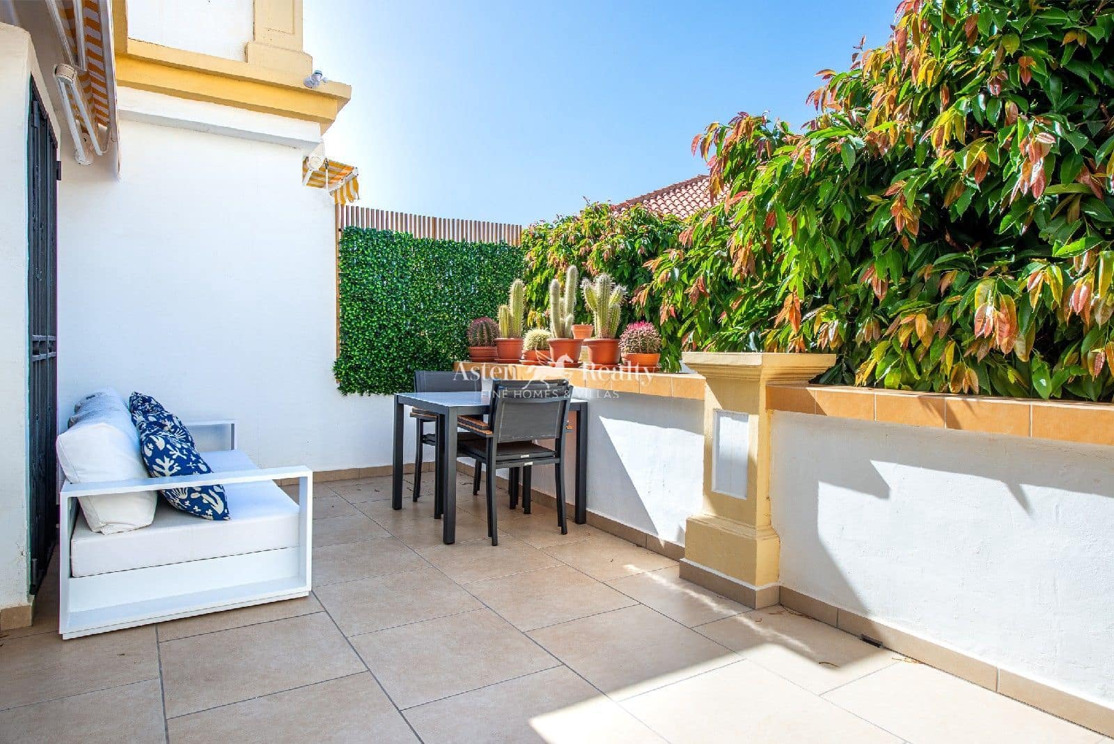 1 chambre Appartement à vendre à Costa Adeje avec piscine - 305 000 € (Ref: 9635126)