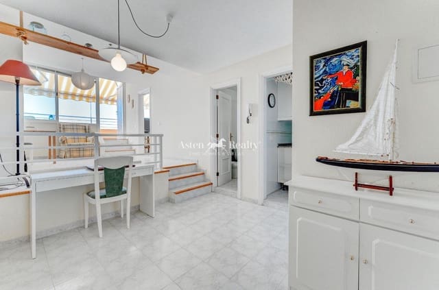 1 makuuhuone Kattohuoneisto myytävänä paikassa Puerto Santiago, Santiago del Teide mukana 
autotalli - 230 000 € (Ref: 9641062)