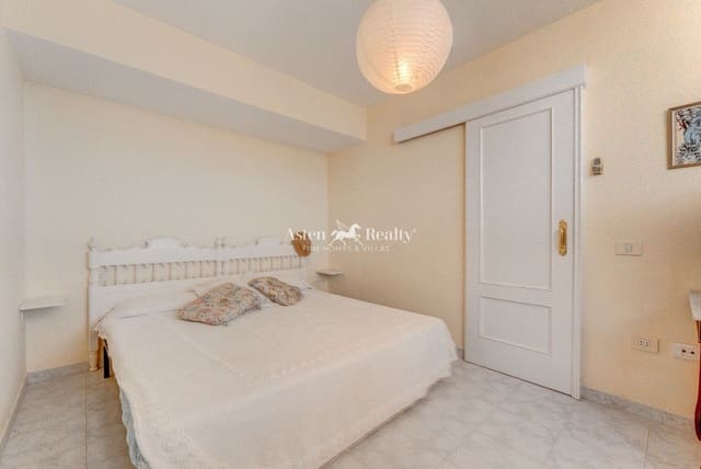 1 makuuhuone Kattohuoneisto myytävänä paikassa Puerto Santiago, Santiago del Teide mukana 
autotalli - 230 000 € (Ref: 9641062)