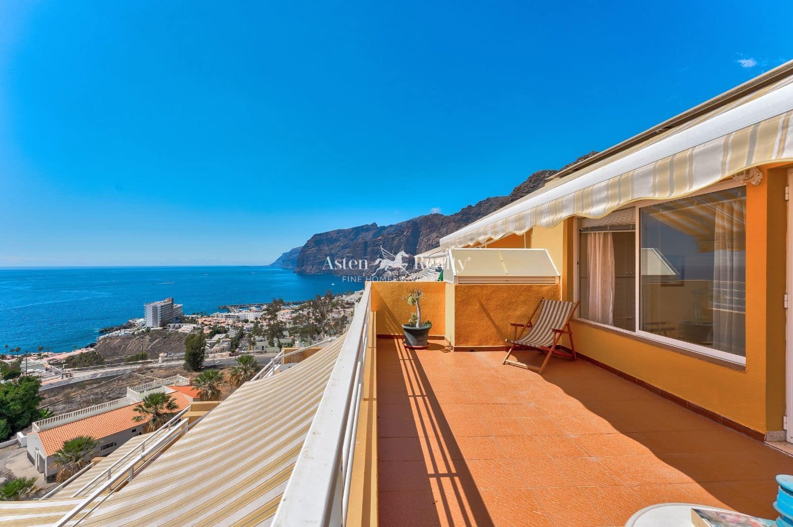 1 makuuhuone Kattohuoneisto myytävänä paikassa Puerto Santiago mukana 
autotalli - 230 000 € (Ref: 9641062)