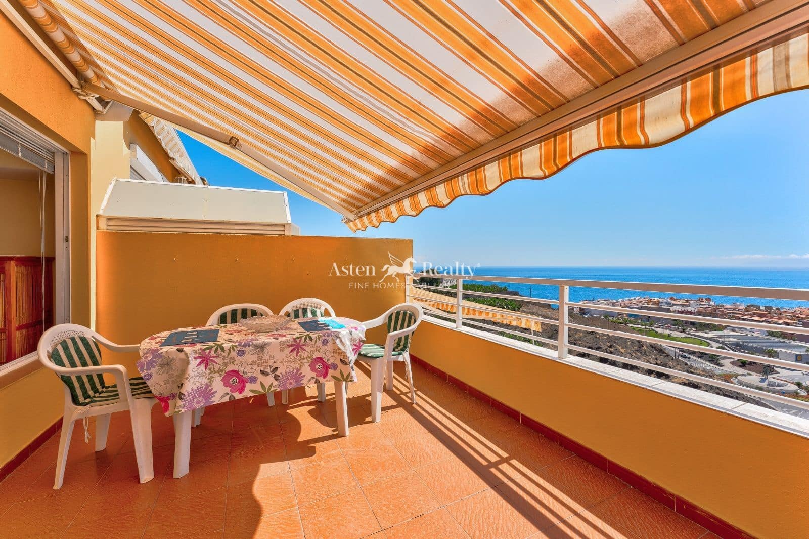 1 makuuhuone Kattohuoneisto myytävänä paikassa Puerto Santiago mukana 
autotalli - 230 000 € (Ref: 9641062)