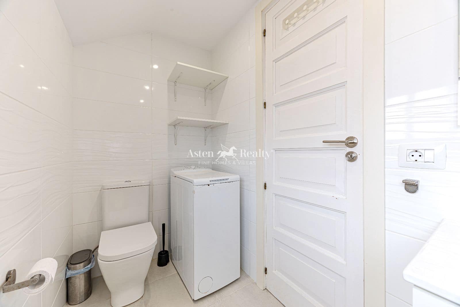 1 bedroom Penthouse for sale in Playa de las Americas with pool - € 475,000 (Ref: 9654208)