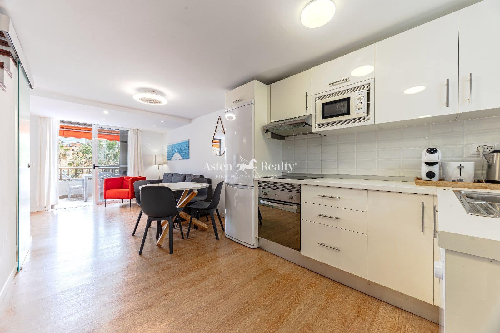 1 bedroom Penthouse for sale in Playa de las Americas with pool - € 475,000 (Ref: 9654208)