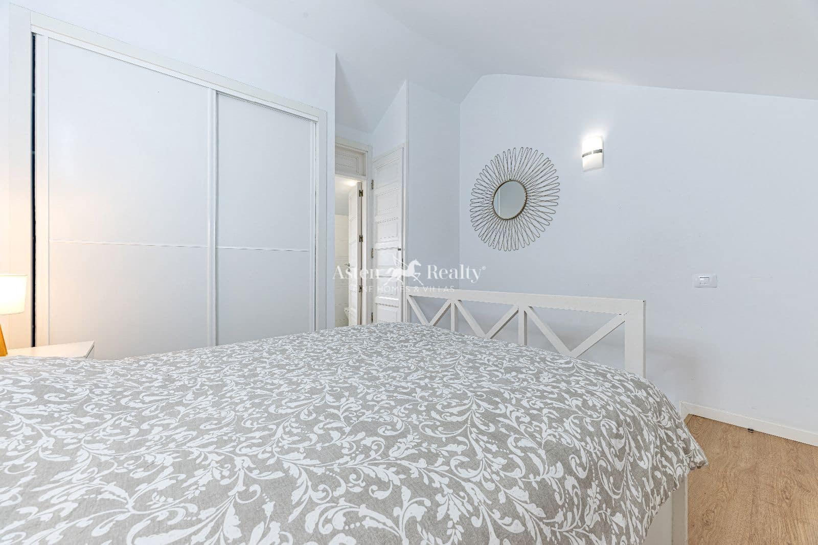 1 bedroom Penthouse for sale in Playa de las Americas with pool - € 475,000 (Ref: 9654208)