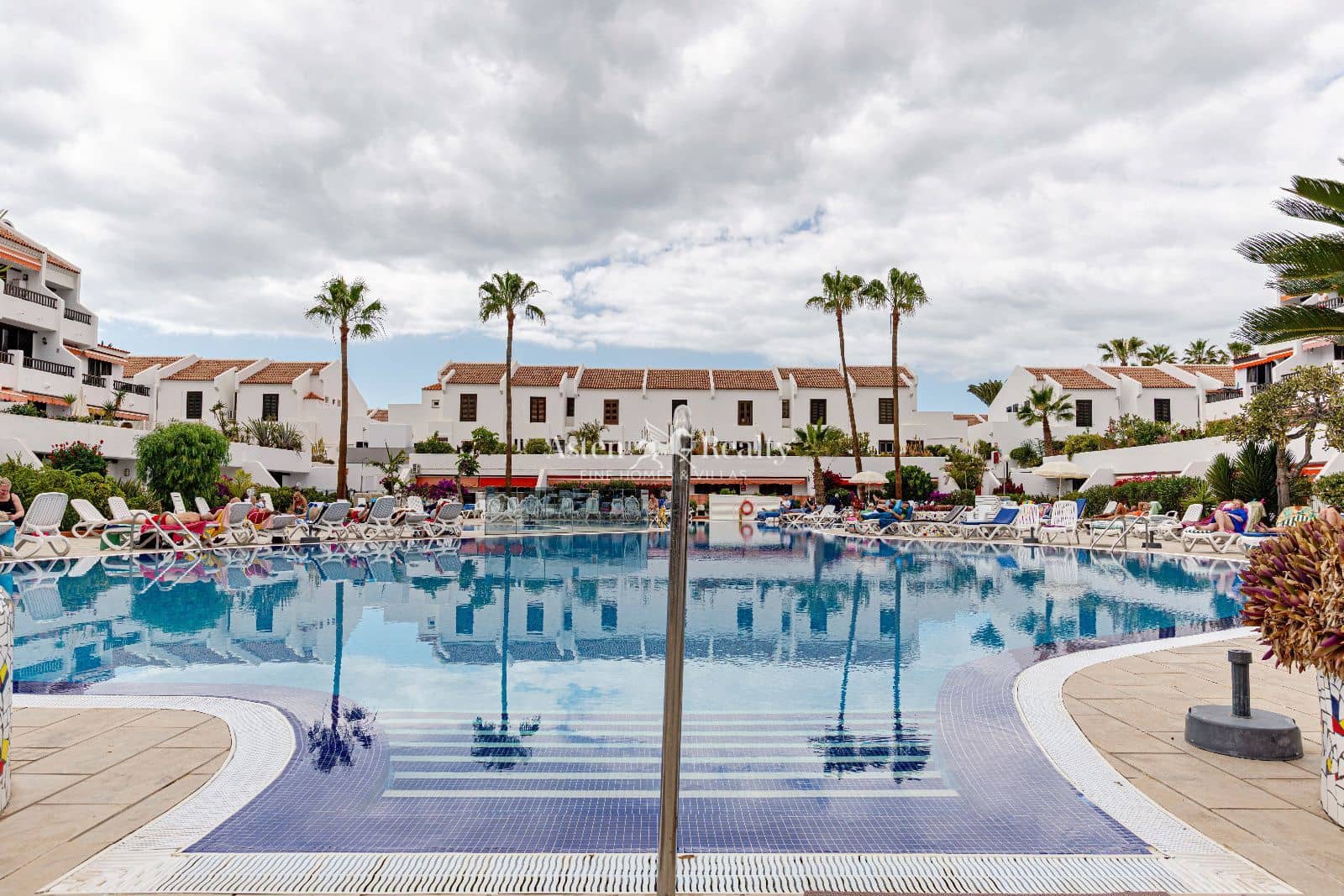 1 bedroom Penthouse for sale in Playa de las Americas with pool - € 475,000 (Ref: 9654208)