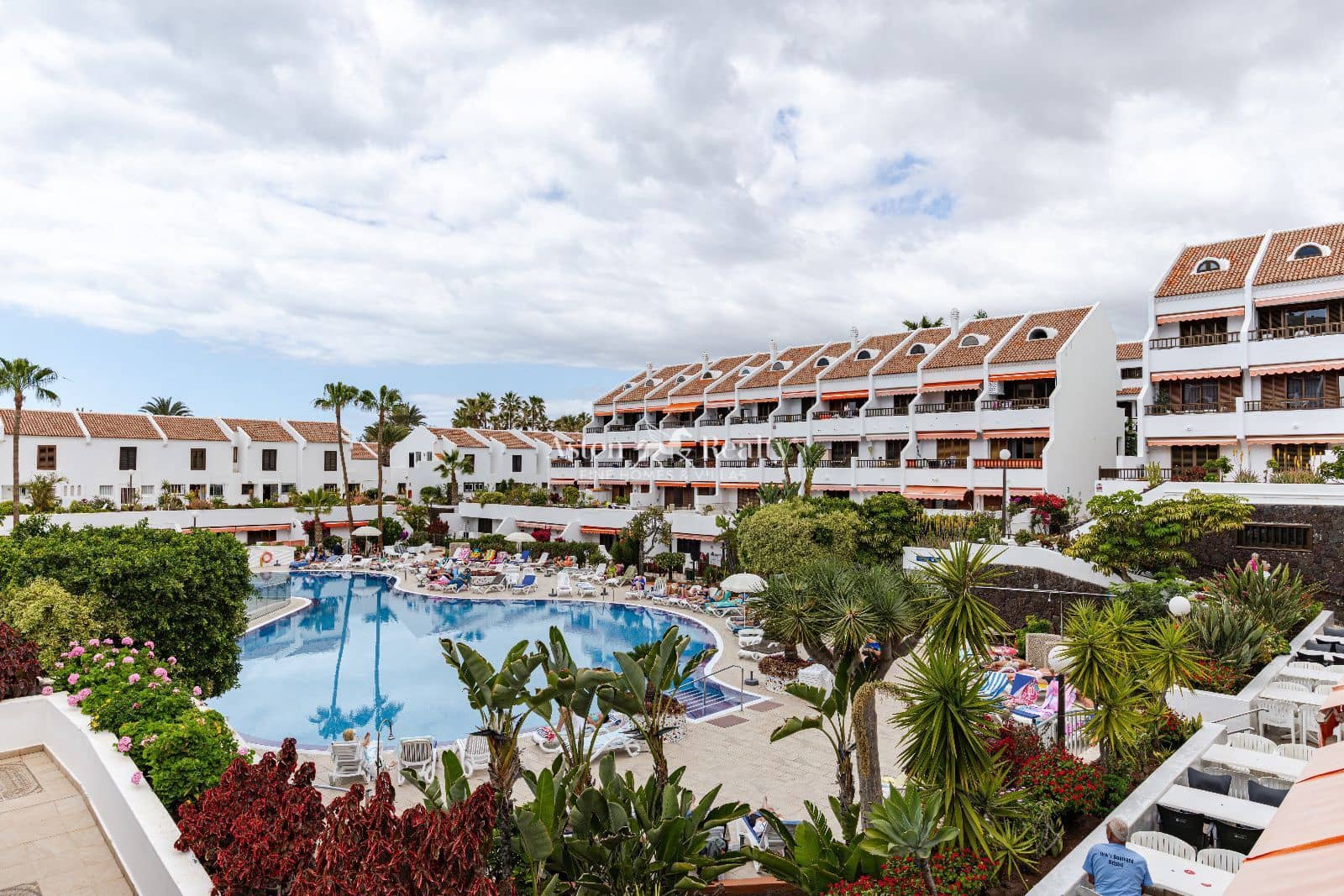 1 bedroom Penthouse for sale in Playa de las Americas with pool - € 475,000 (Ref: 9654208)