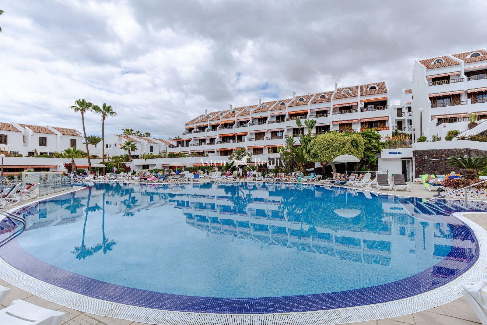 1 bedroom Penthouse for sale in Playa de las Americas with pool - € 475,000 (Ref: 9654208)