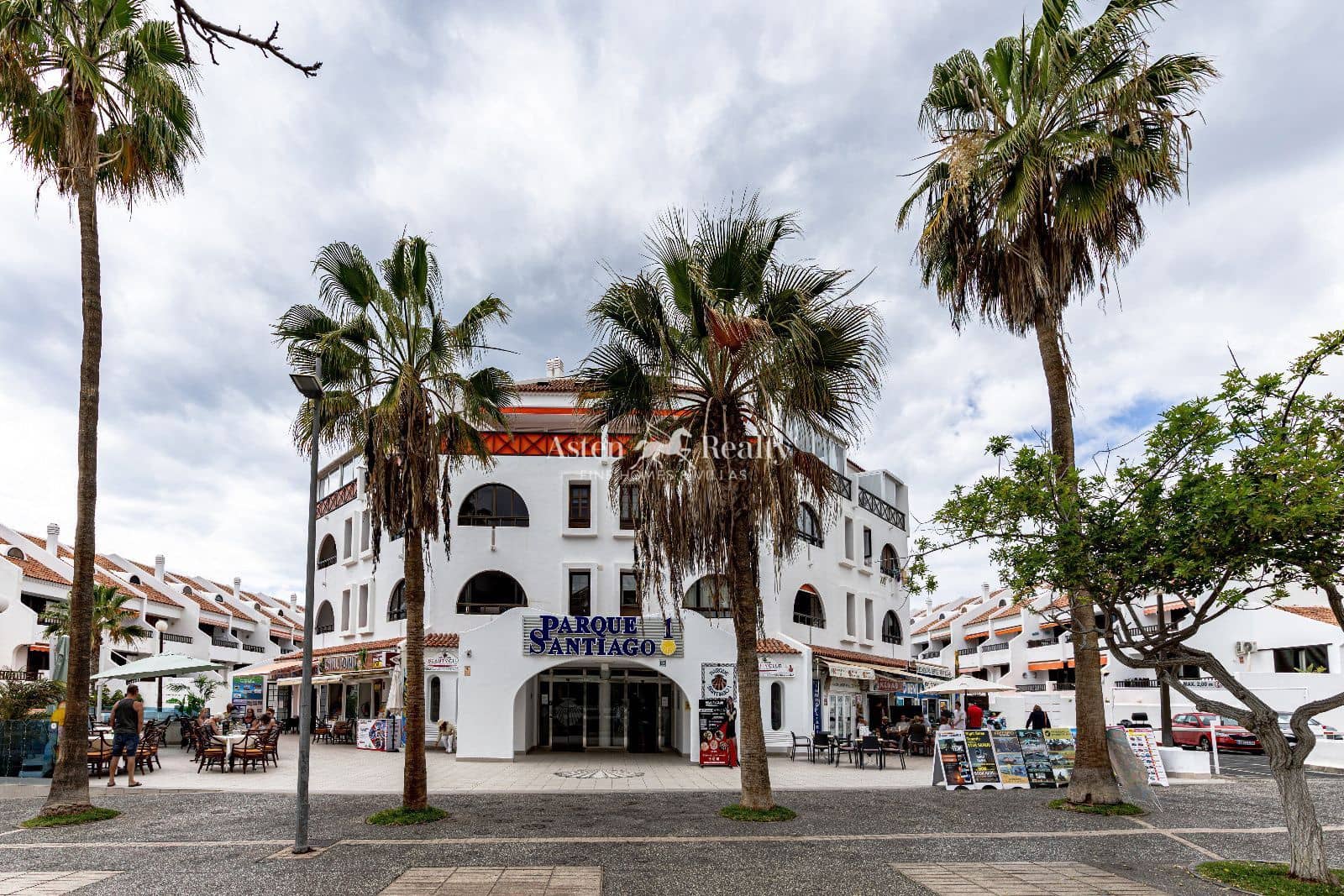 1 bedroom Penthouse for sale in Playa de las Americas with pool - € 475,000 (Ref: 9654208)