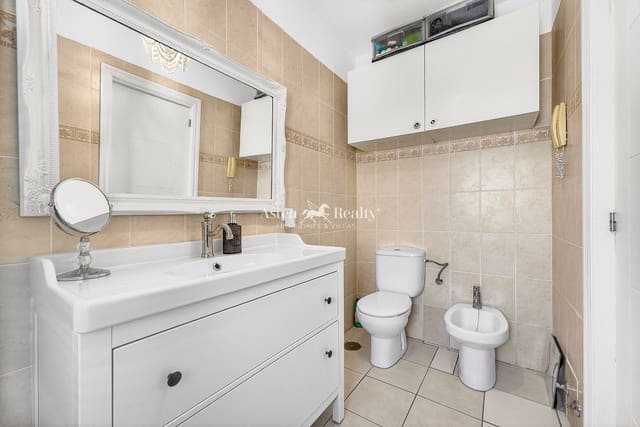 3 makuuhuone Omakotitalo myytävänä paikassa Las Chafiras (San Miguel), San Miguel de Abona mukana uima-altaan 
autotalli - 399 000 € (Ref: 9656498)