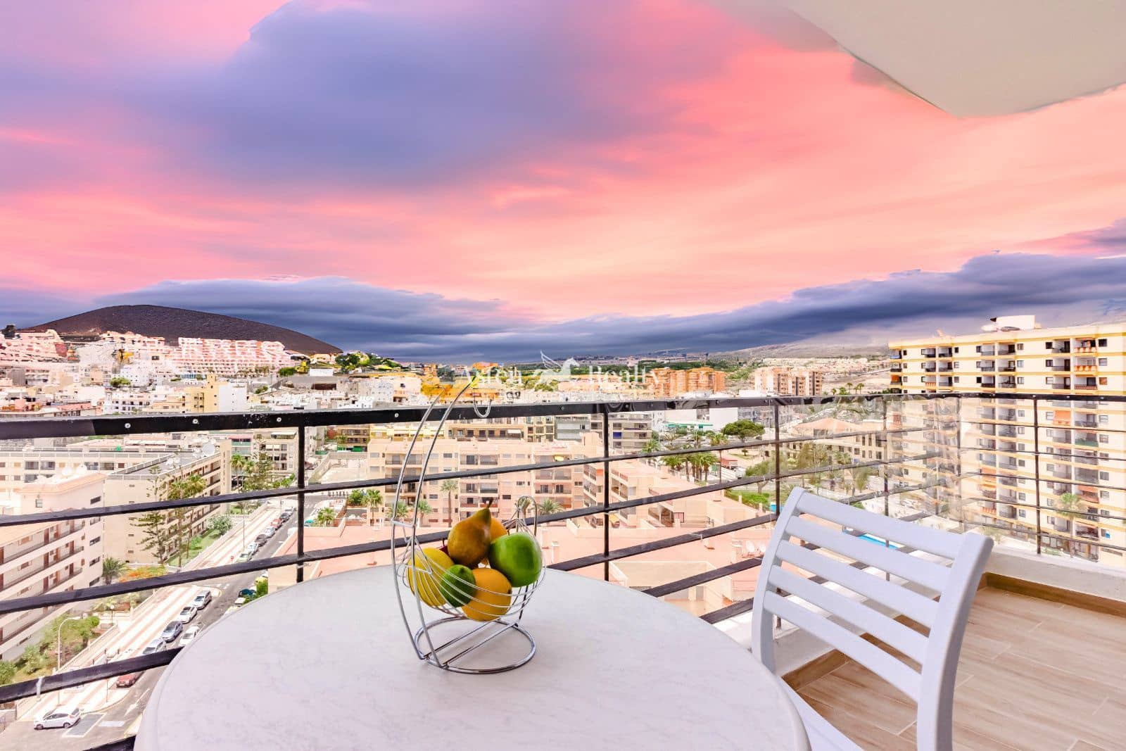 1 slaapkamer Flat te koop in Los Cristianos met zwembad - € 370.000 (Ref: 9656785)