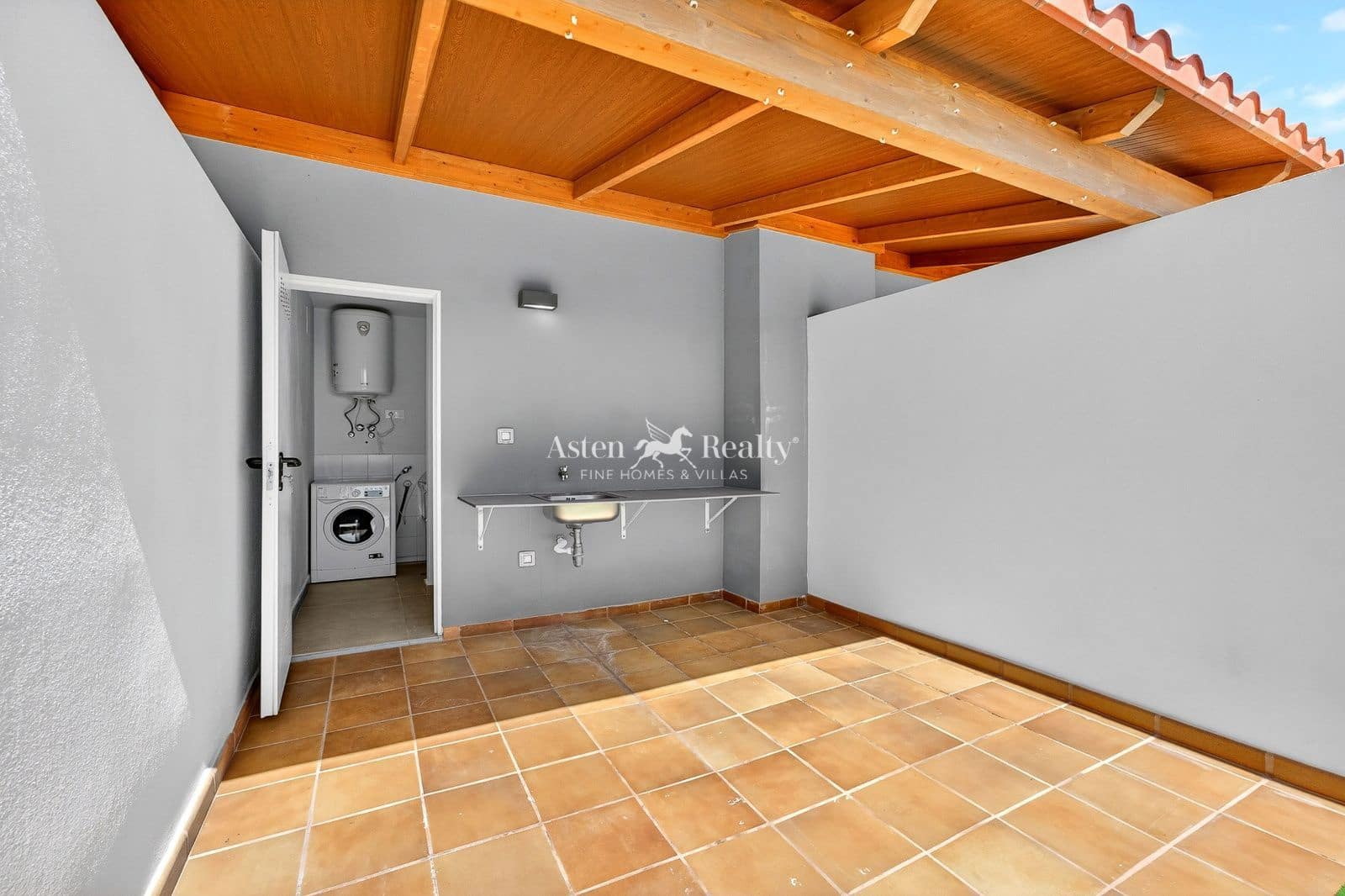 2 quarto Apartamento para venda em Cabo Blanco com garagem - 298 000 € (Ref: 9656786)