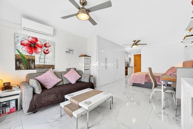 Flat for sale in Los Cristianos, Arona with pool - € 220,000 (Ref: 9656991)