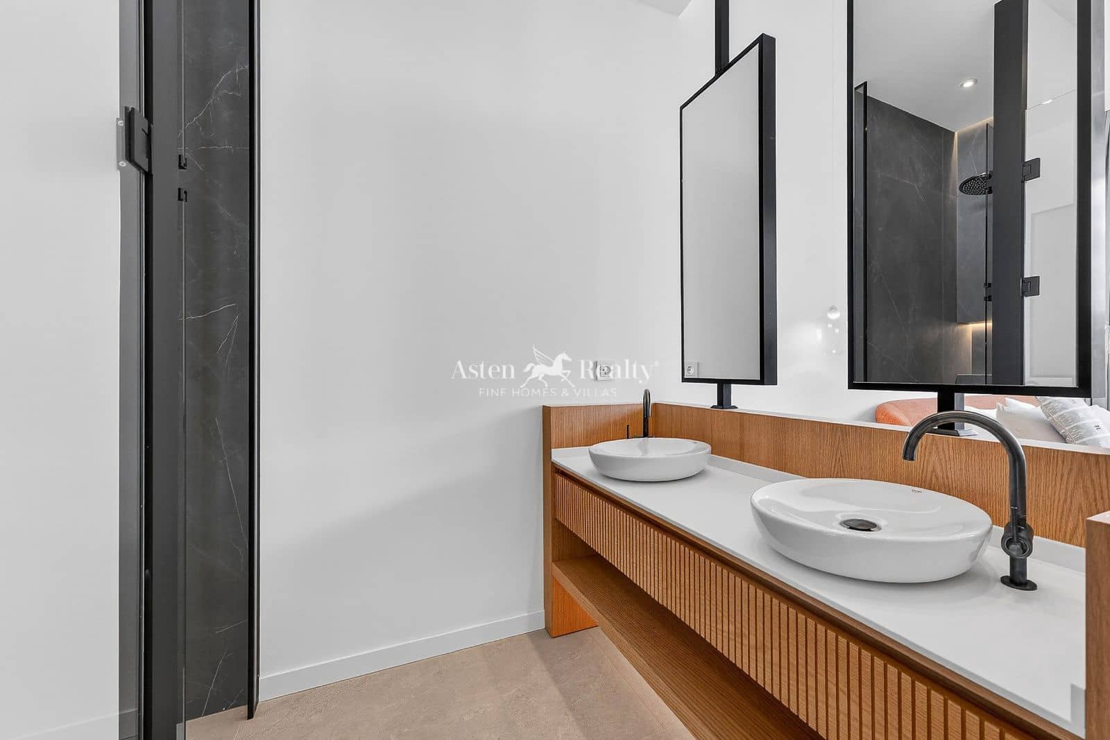 4 slaapkamer Huis te koop in Guia de Isora met zwembad garage - € 6.900.000 (Ref: 9665185)