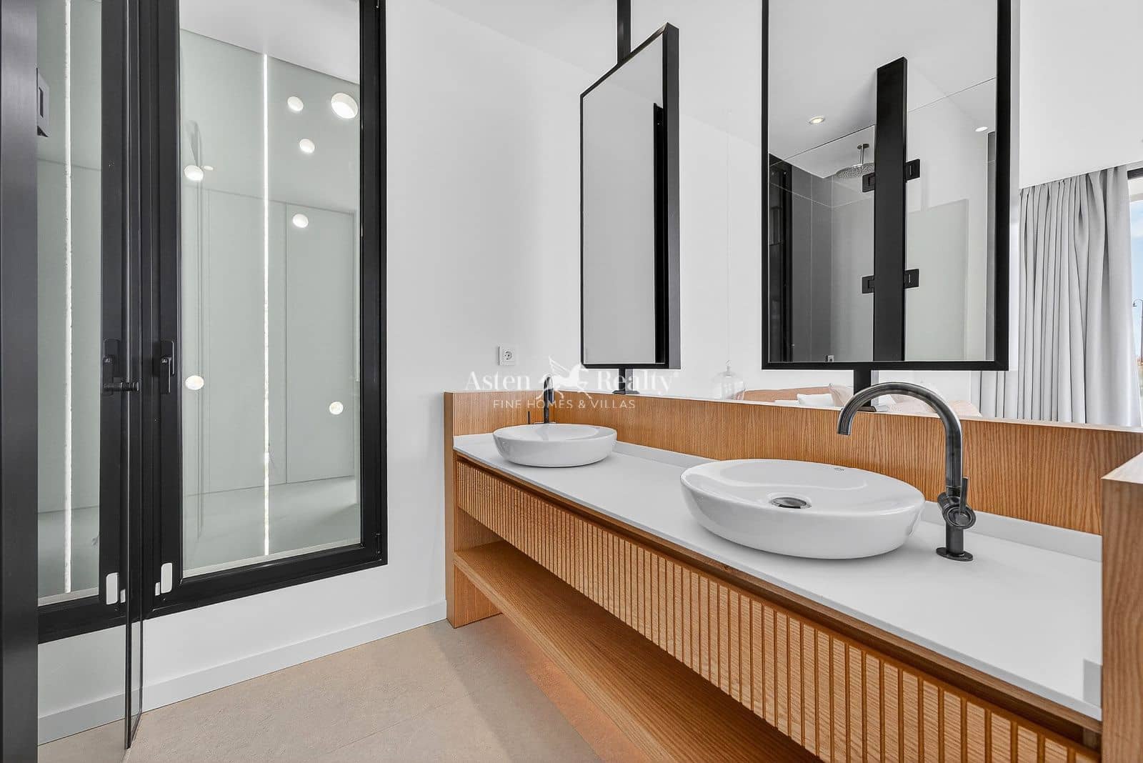 4 slaapkamer Huis te koop in Guia de Isora met zwembad garage - € 6.900.000 (Ref: 9665185)