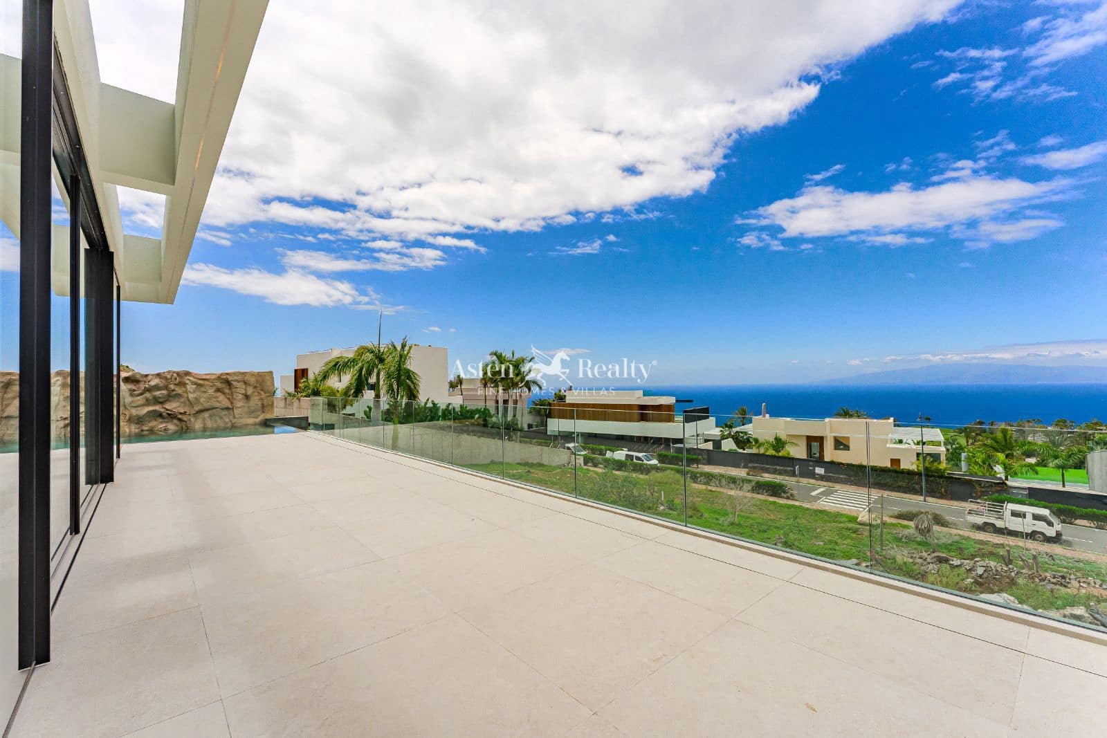 4 slaapkamer Huis te koop in Guia de Isora met zwembad garage - € 6.900.000 (Ref: 9665185)