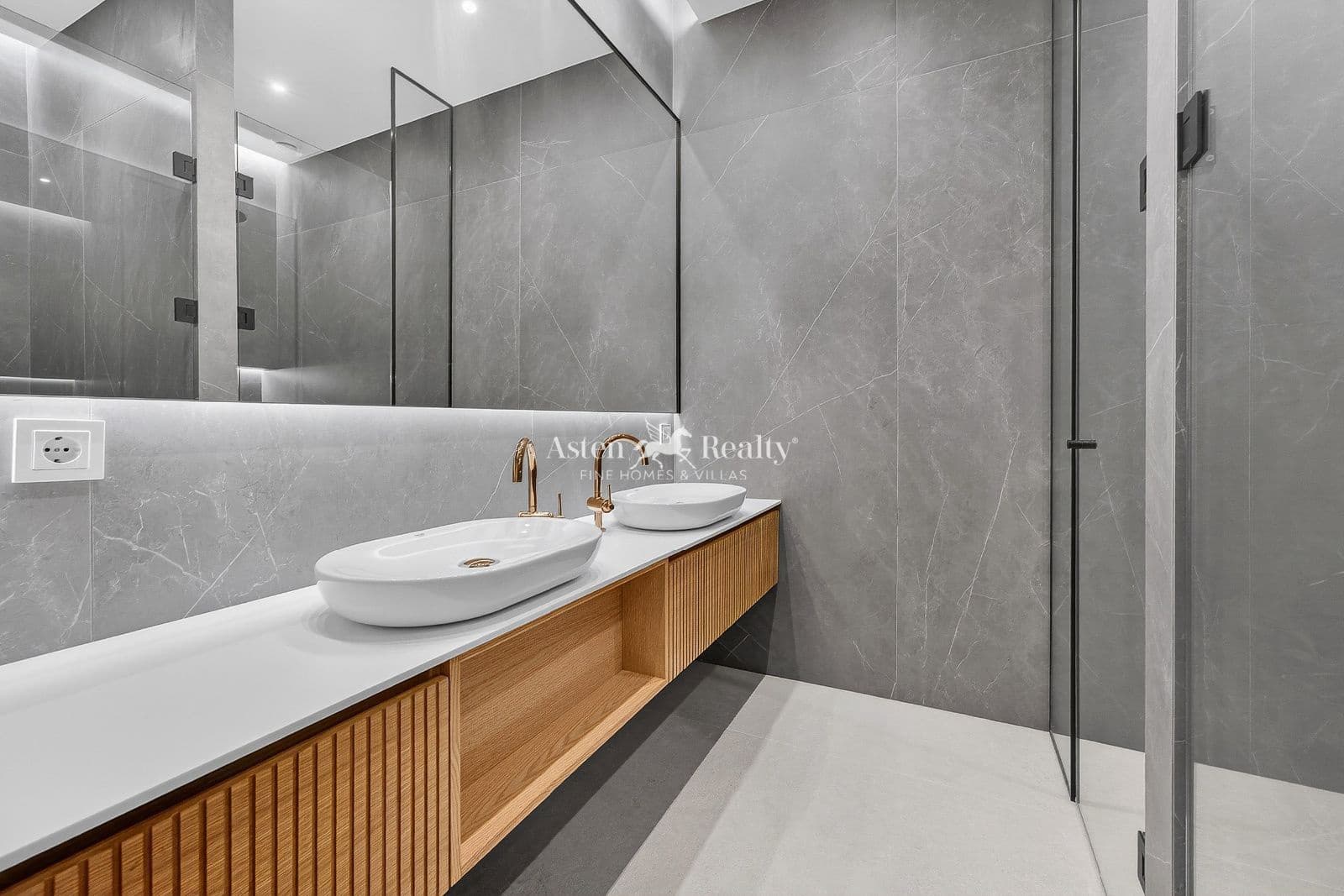 4 slaapkamer Huis te koop in Guia de Isora met zwembad garage - € 6.900.000 (Ref: 9665185)