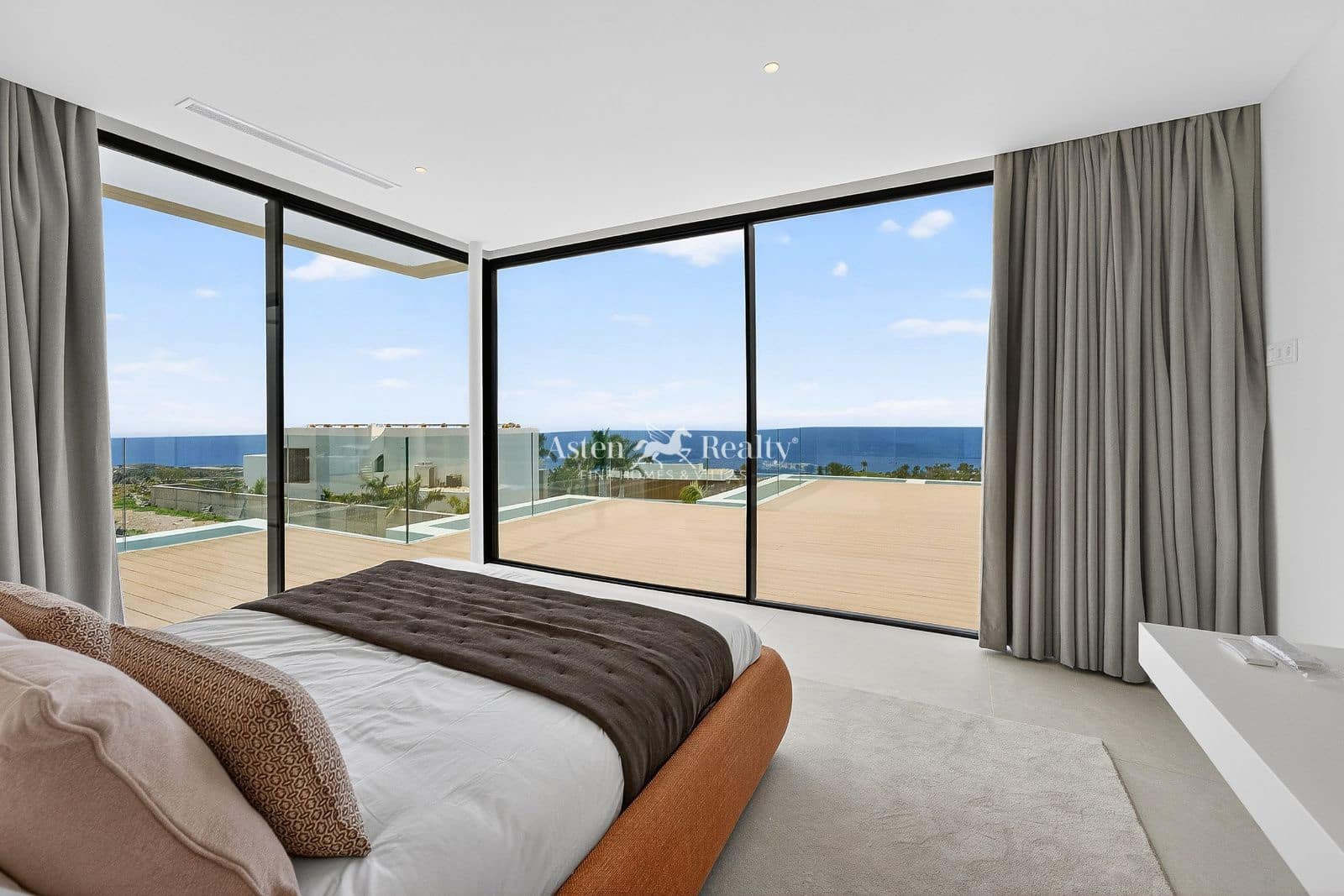 4 slaapkamer Huis te koop in Guia de Isora met zwembad garage - € 6.900.000 (Ref: 9665185)