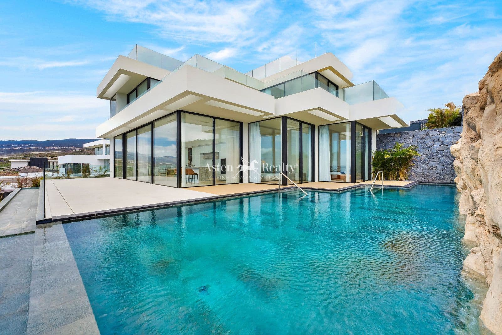 4 slaapkamer Huis te koop in Guia de Isora met zwembad garage - € 6.900.000 (Ref: 9665185)