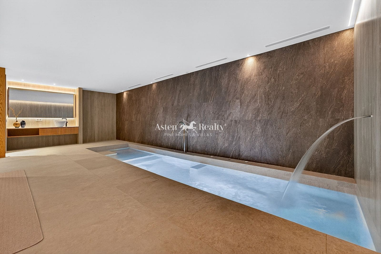 4 slaapkamer Huis te koop in Guia de Isora met zwembad garage - € 6.900.000 (Ref: 9665185)