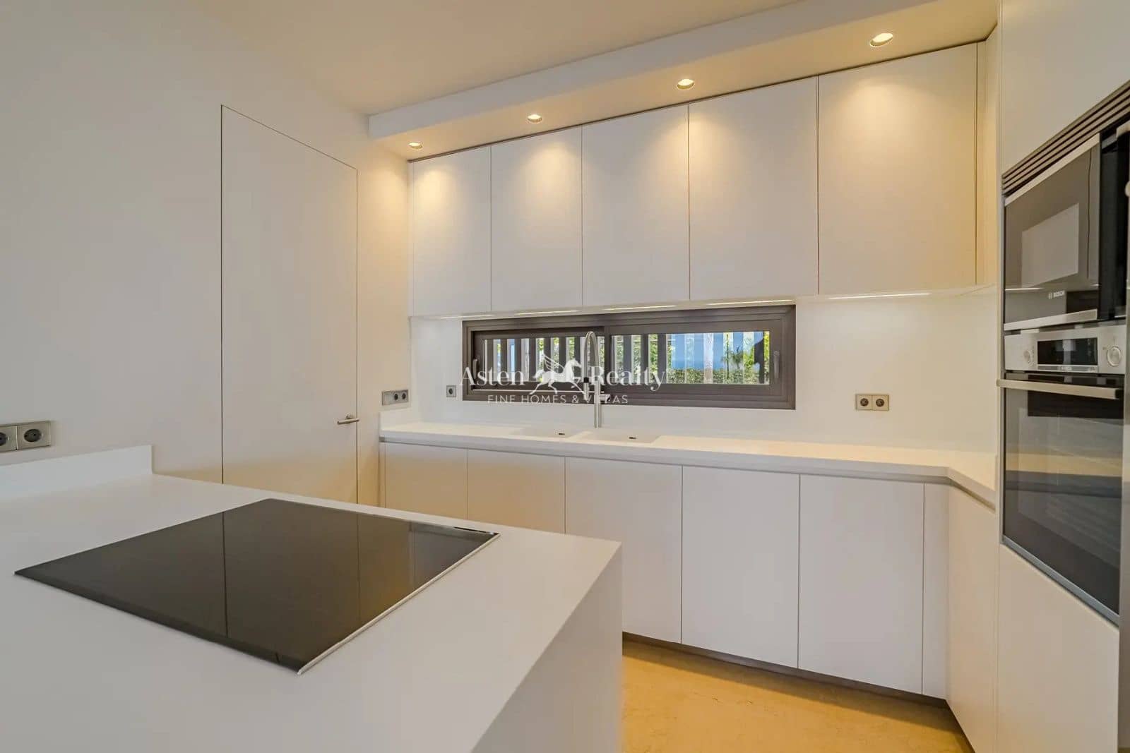 4 chambre Maison de Ville à vendre à Puerto de la Cruz avec piscine garage - 2 400 000 € (Ref: 9665186)