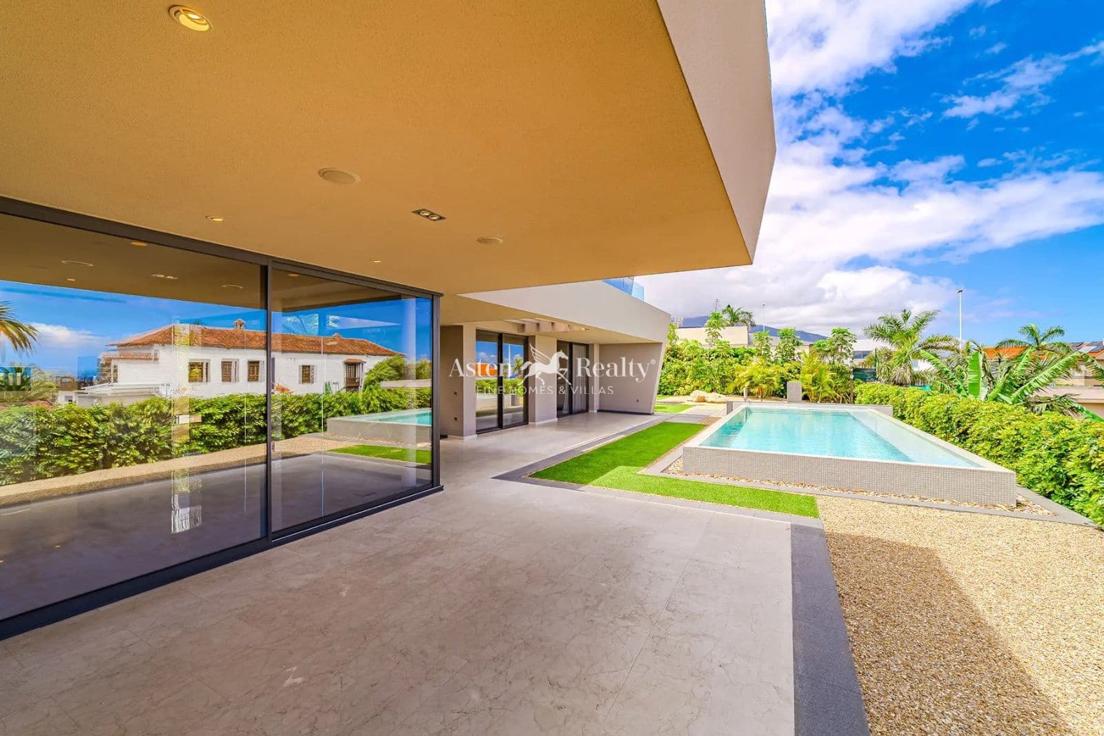 4 chambre Maison de Ville à vendre à Puerto de la Cruz avec piscine garage - 2 400 000 € (Ref: 9665186)