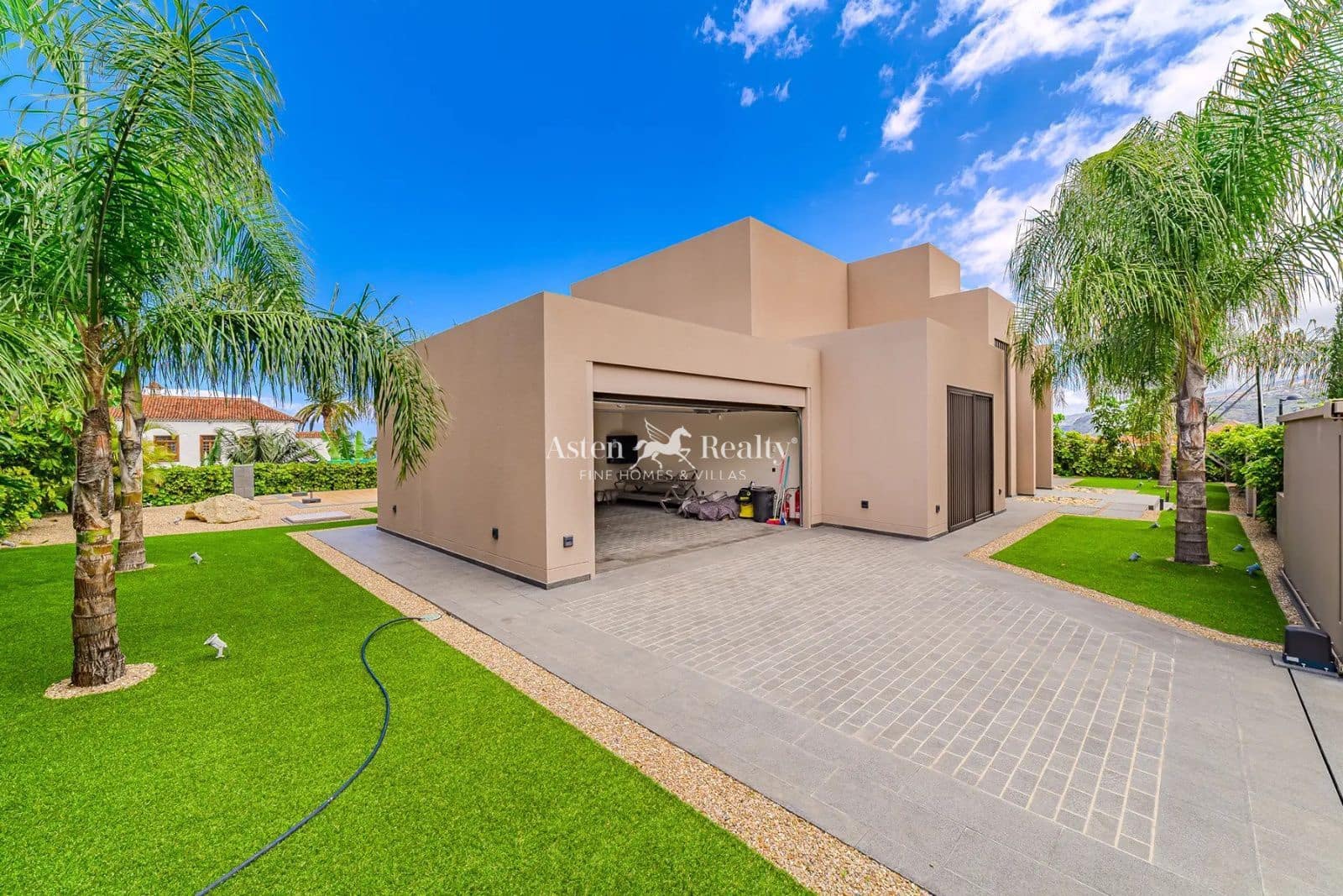 4 chambre Maison de Ville à vendre à Puerto de la Cruz avec piscine garage - 2 400 000 € (Ref: 9665186)