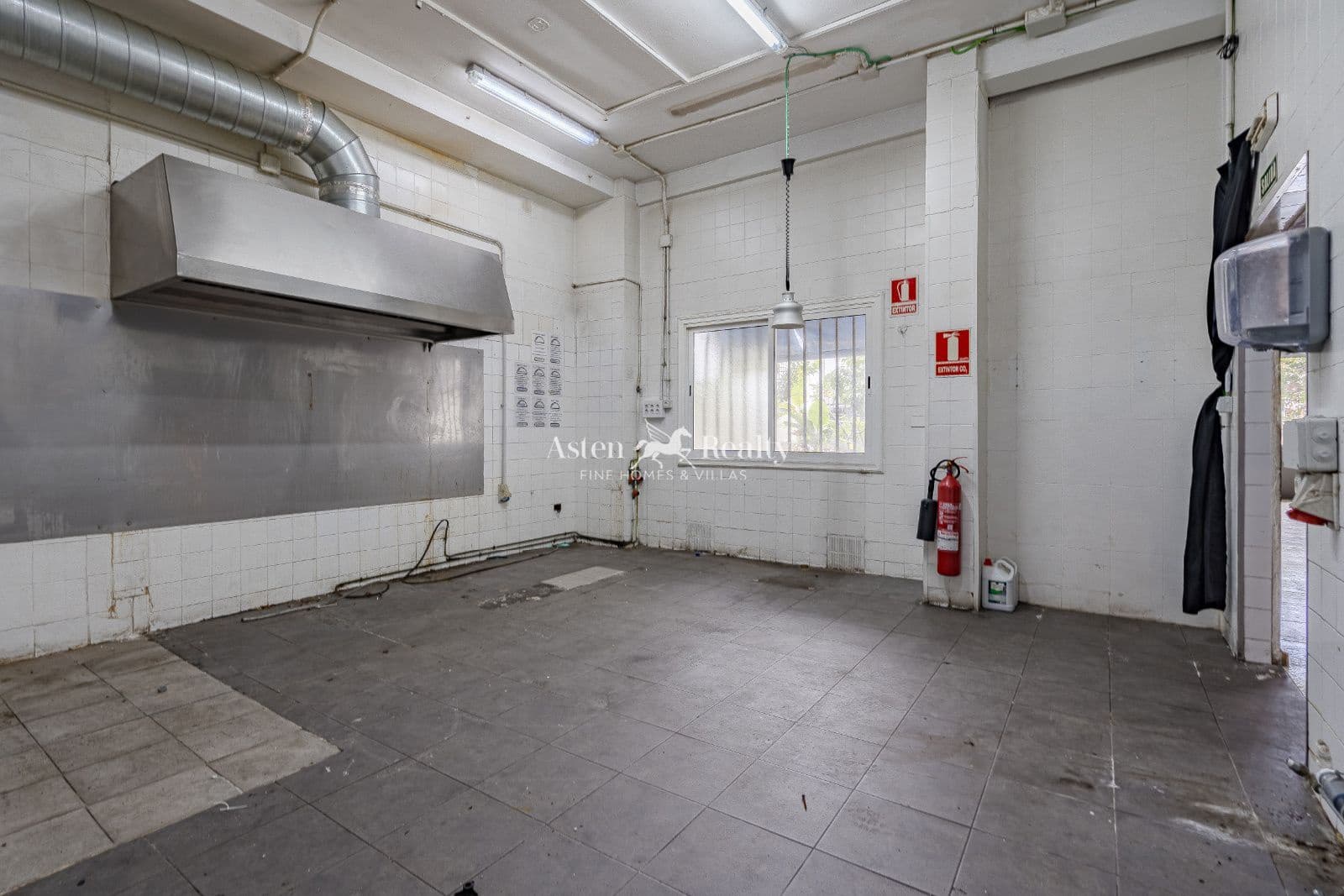 Virksomhed til leje i Los Cristianos - € 4.000 (Ref: 9665306)