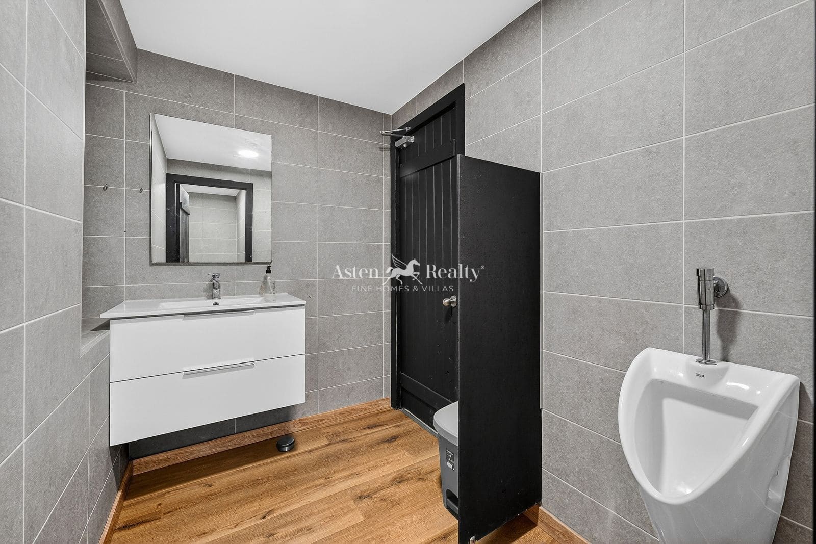 Business for rent in Los Cristianos - € 3,900 (Ref: 9665306)
