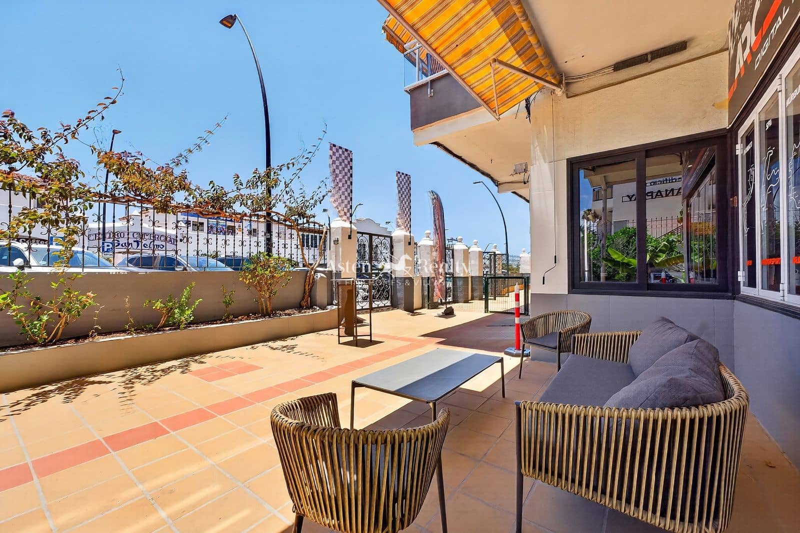 Business for rent in Los Cristianos - € 3,900 (Ref: 9665306)