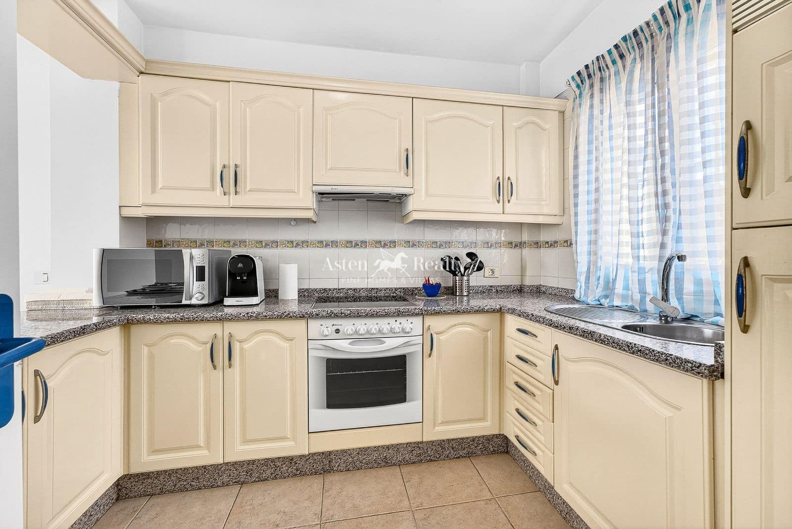 1 chambre Penthouse à vendre à Playa de las Americas avec piscine - 299 000 € (Ref: 9669195)