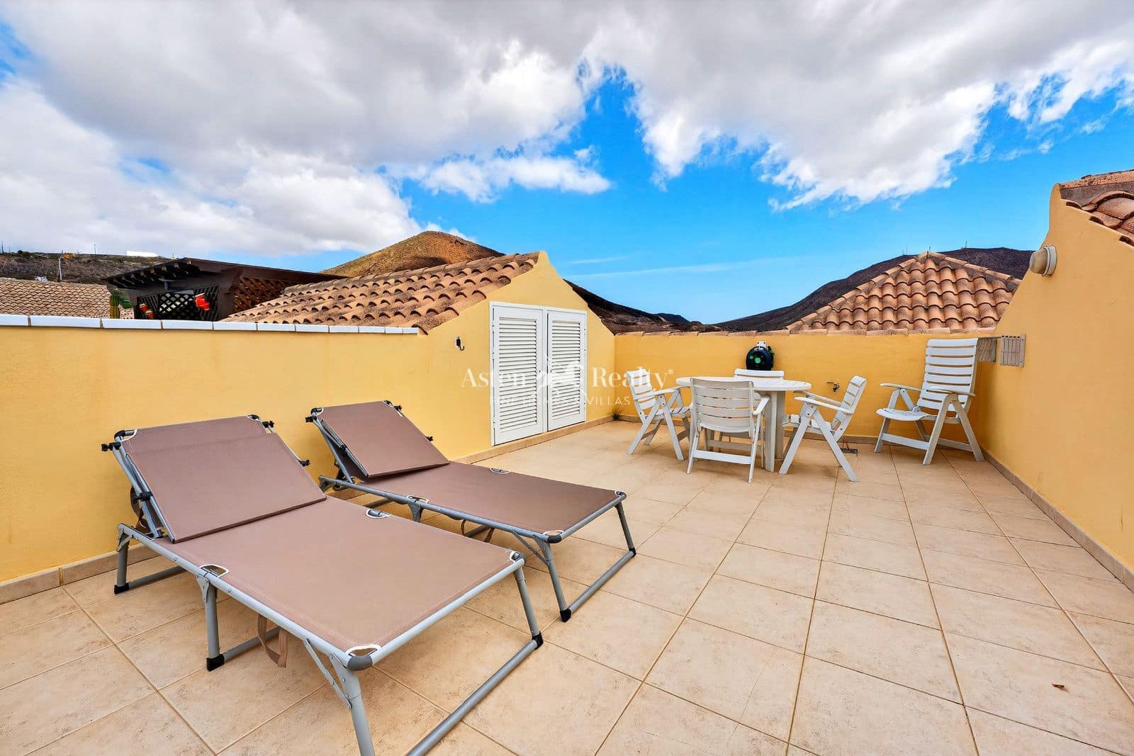 1 chambre Penthouse à vendre à Playa de las Americas avec piscine - 299 000 € (Ref: 9669195)