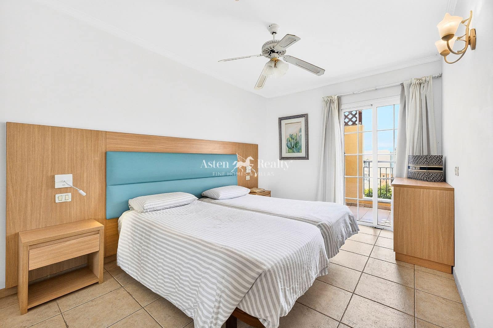 1 chambre Penthouse à vendre à Playa de las Americas avec piscine - 299 000 € (Ref: 9669195)