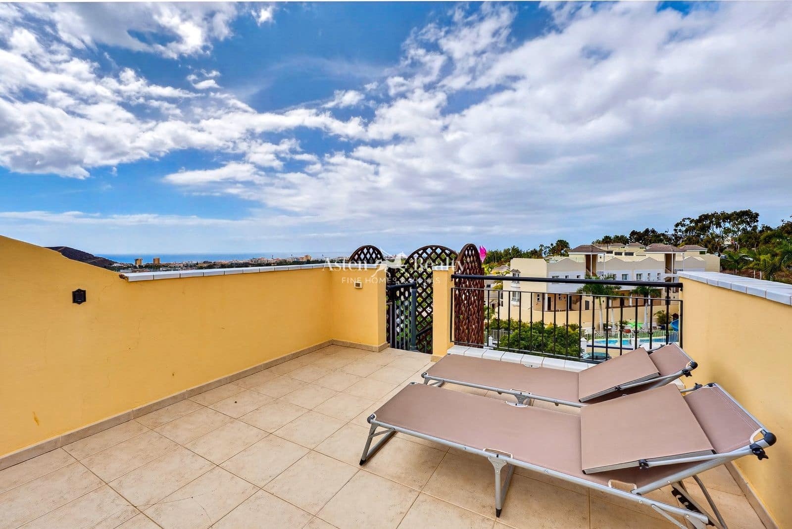 1 chambre Penthouse à vendre à Playa de las Americas avec piscine - 299 000 € (Ref: 9669195)