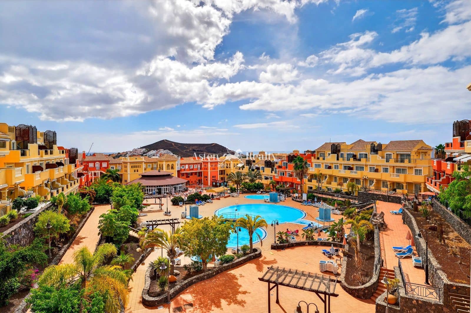 1 chambre Penthouse à vendre à Playa de las Americas avec piscine - 299 000 € (Ref: 9669195)