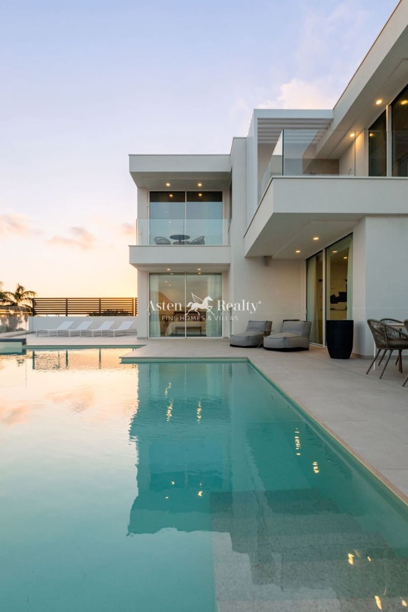 3 bedroom Townhouse for sale in Costa Adeje with pool garage - € 1,950,000 (Ref: 9676312)