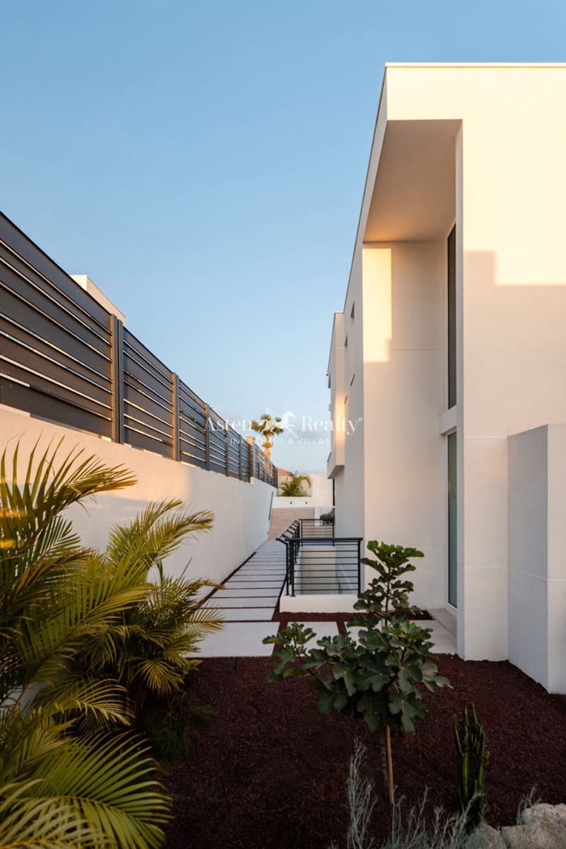 3 bedroom Townhouse for sale in Costa Adeje with pool garage - € 1,950,000 (Ref: 9676312)