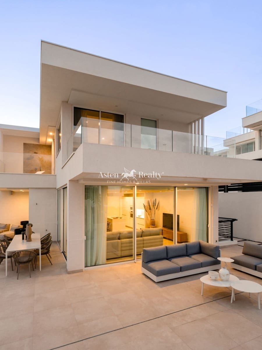 3 bedroom Townhouse for sale in Costa Adeje with pool garage - € 1,950,000 (Ref: 9676312)