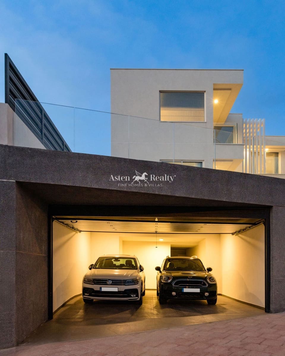 3 bedroom Townhouse for sale in Costa Adeje with pool garage - € 1,950,000 (Ref: 9676312)