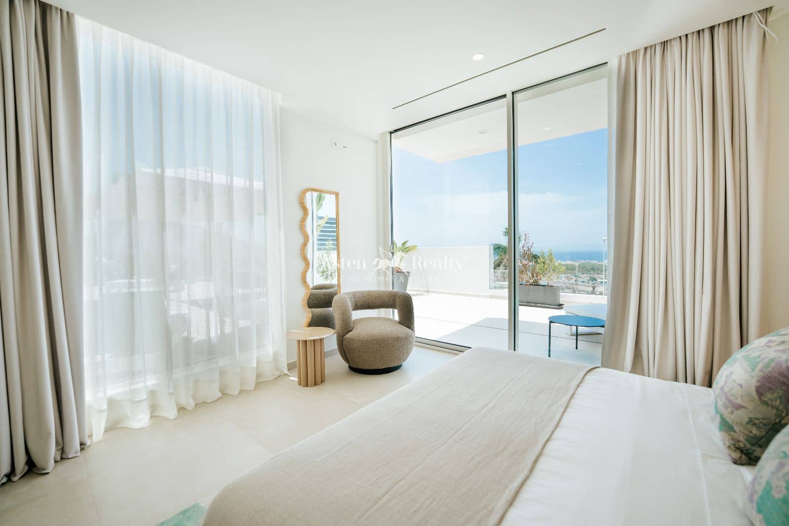 Casa de 3 habitaciones en Costa Adeje en venta con piscina garaje - 1.912.000 € (Ref: 9676470)