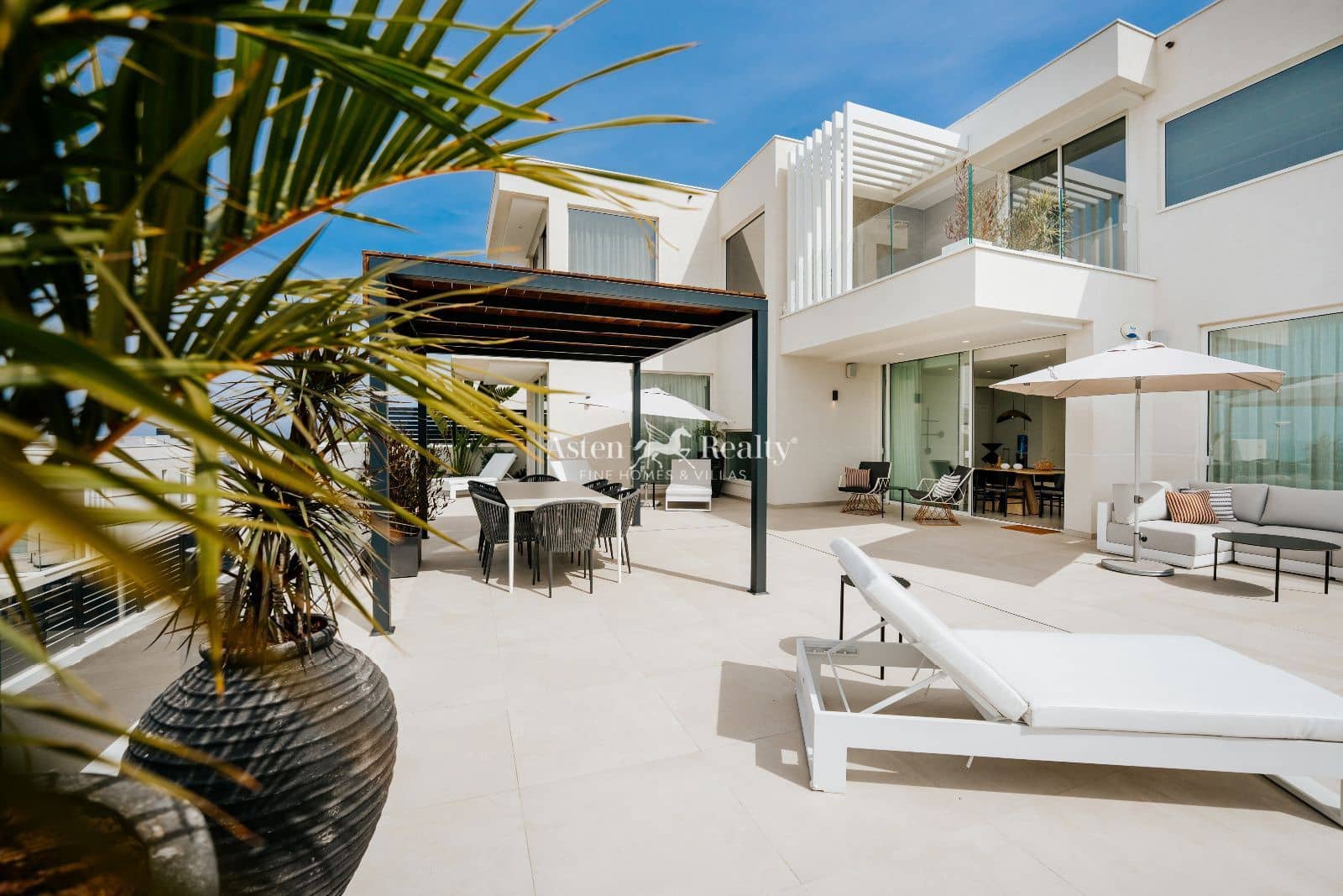 Casa de 3 habitaciones en Costa Adeje en venta con piscina garaje - 1.912.000 € (Ref: 9676470)