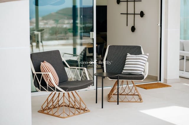 Casa de 3 habitaciones en San Eugenio Alto, Adeje en venta con piscina garaje - 1.912.000 € (Ref: 9676470)