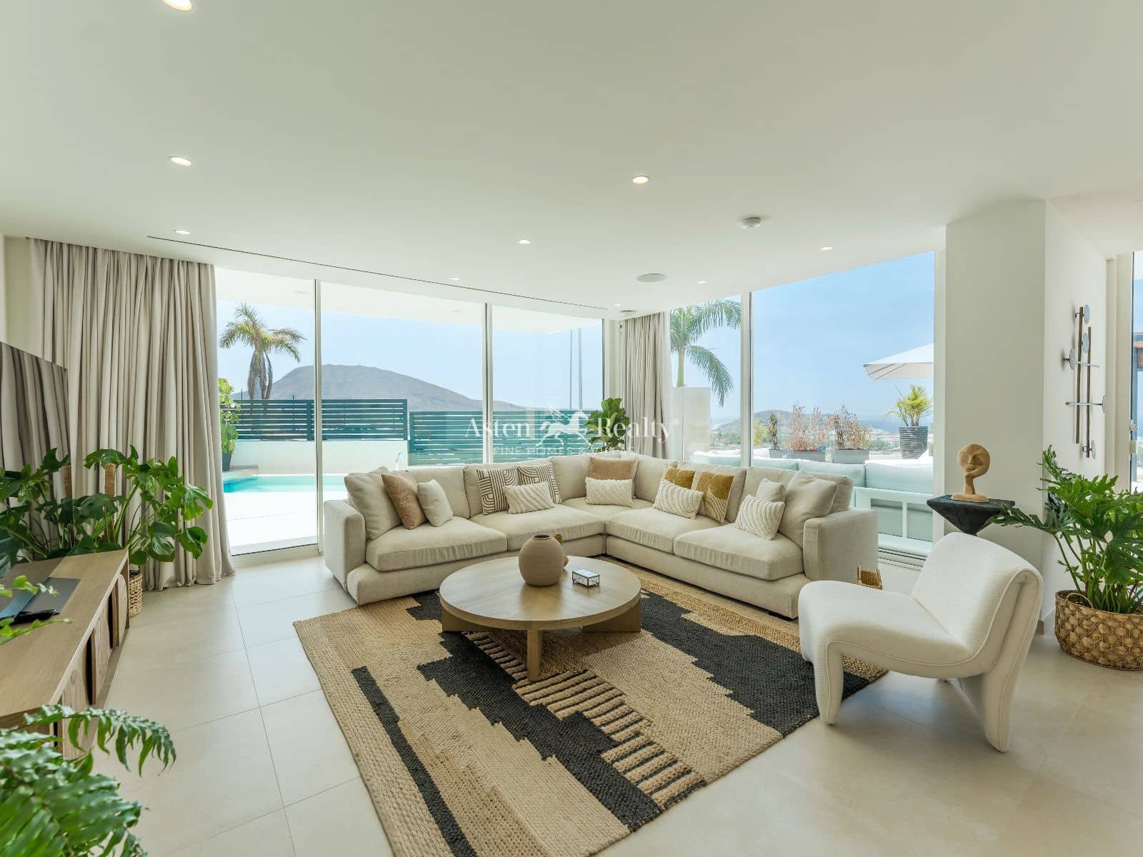 Casa de 3 habitaciones en Costa Adeje en venta con piscina garaje - 1.912.000 € (Ref: 9676470)