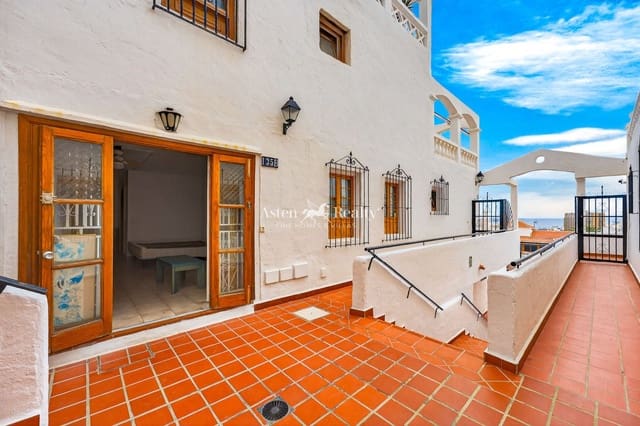 Flat te koop in Los Cristianos, Arona met zwembad - € 170.000 (Ref: 9679287)