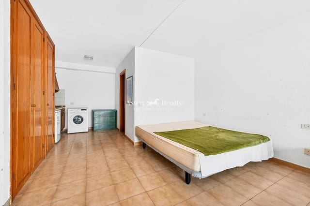 Flat te koop in Los Cristianos, Arona met zwembad - € 170.000 (Ref: 9679287)